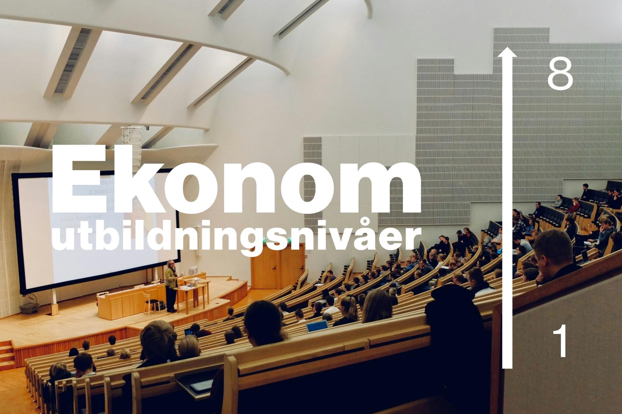 Bildtext "Ekonom utbildningsnivå" på fotografi från föreläsningssal på universitet.